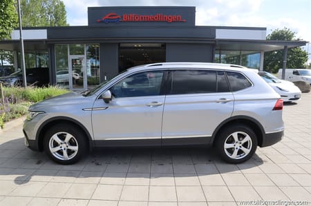 Volkswagen Tiguan Allspace 7-sätes 2.0 TDI SCR 4Motion 200hk Momsbil 7 sit Elegance Navi Drag 1 Ägare
