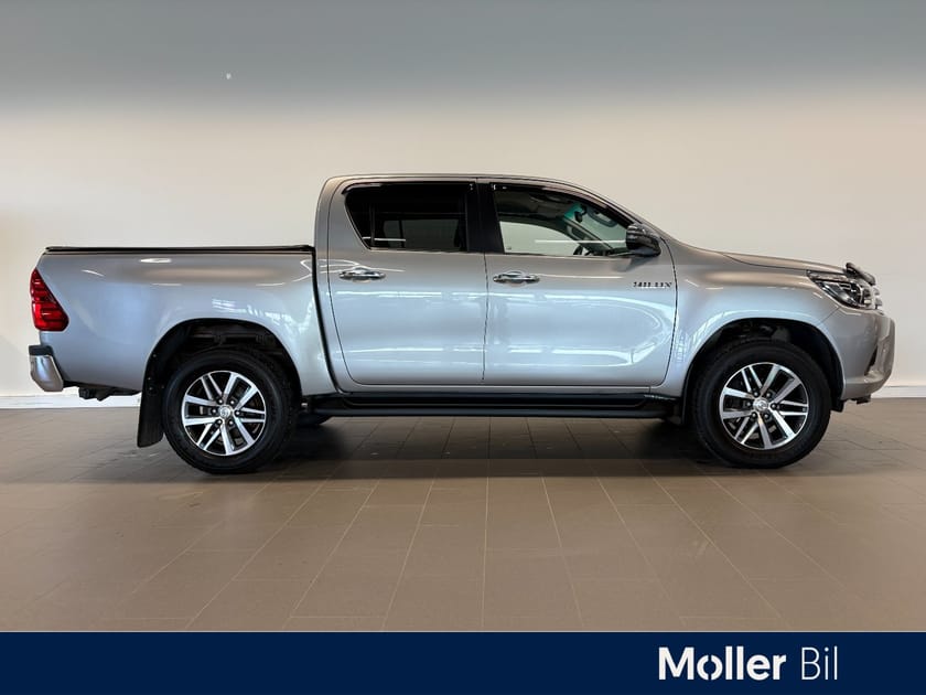 Bilde 2 av Toyota Hilux Dobbelcab D-4D 150hk D-Cab 4WD SR+ aut