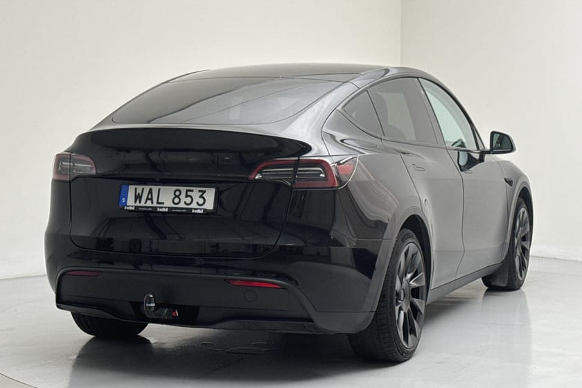 Bild 3 av Tesla Model Y Standard Range RWD Vit läderinredning Vinterhjul Panorama