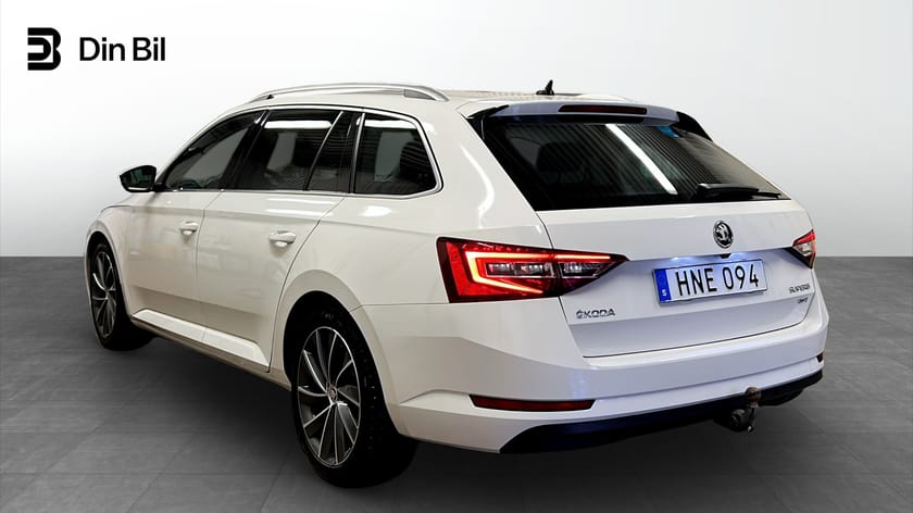 Bild 3 av Škoda Superb Kombi L&K TDI190 DSG 4X4 / Drag / Värmare / Pano