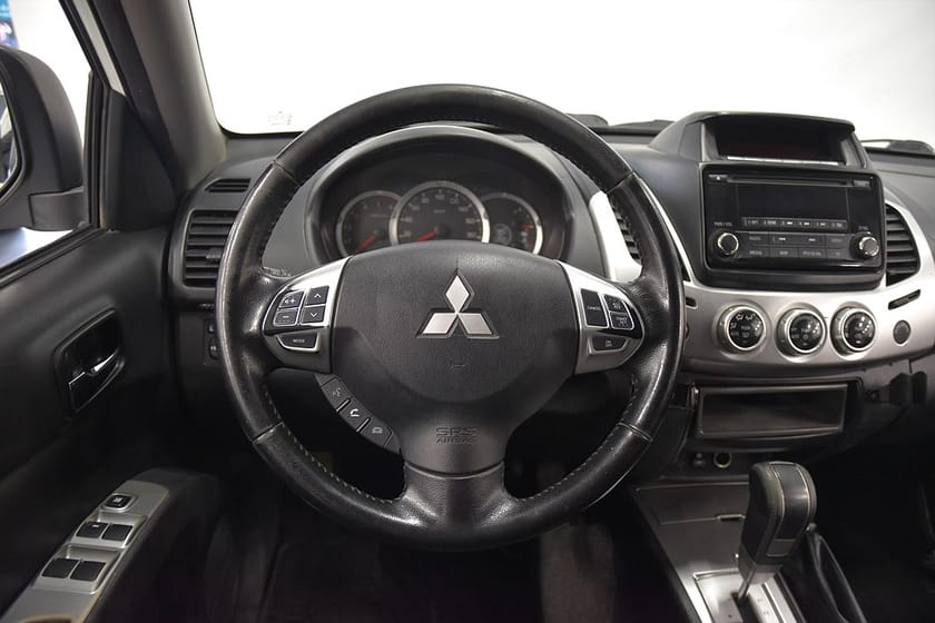 Bild 2 av Mitsubishi L200 Dubbelhytt 2.5 4x4 Aut Dragkrok Kåpa Nybes 178hk