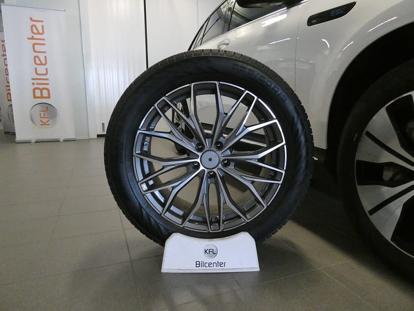 Bild 2 av Mercedes-Benz EQC 400 4MATIC Drag-Kamera-Navi-Widescreen-Värmare-SoV