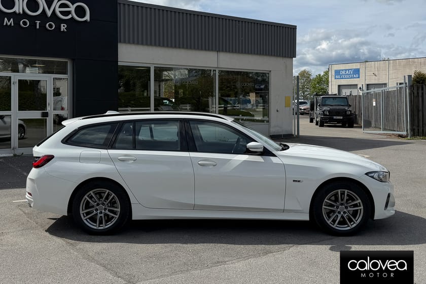 Bild 2 av BMW 330e xDrive Touring 292 hk Automat - Elinfällbar dragkrok, Momsbil