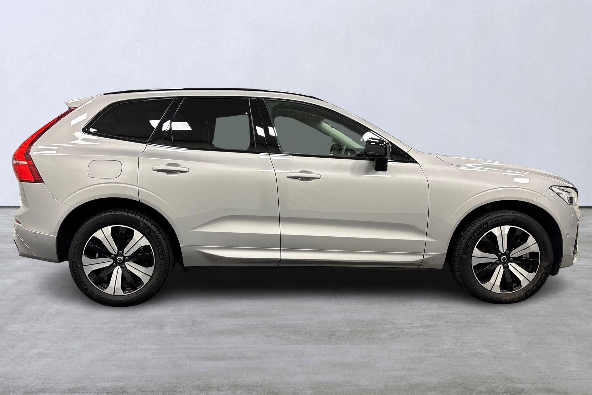 Volvo XC60 T6 Plus Dark Edition 2025, kuva 3/10