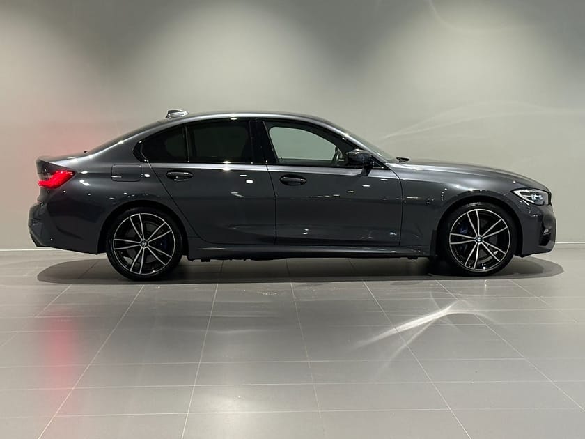Bild 3 av BMW 330e Sedan M sport Adpt Farth Hifi Rattvärme 19" PDC Sportstolar