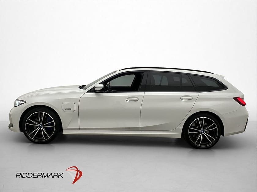 Bild 4 av BMW 330e xDrive Touring 292hk M Sport Kamera Cockpit Wide CarPlay