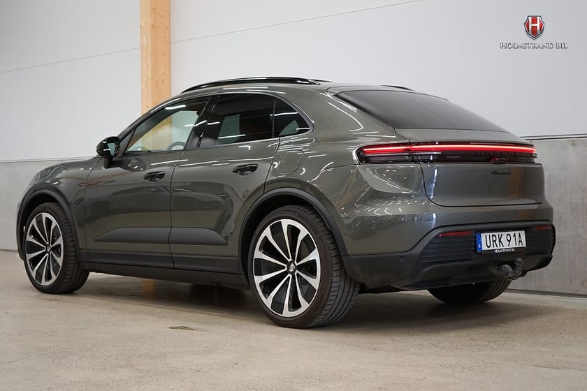 Bild 4 av Porsche Macan 4 Electric 388hk Sport chrono Drag Pano BOSE 360 14vägs