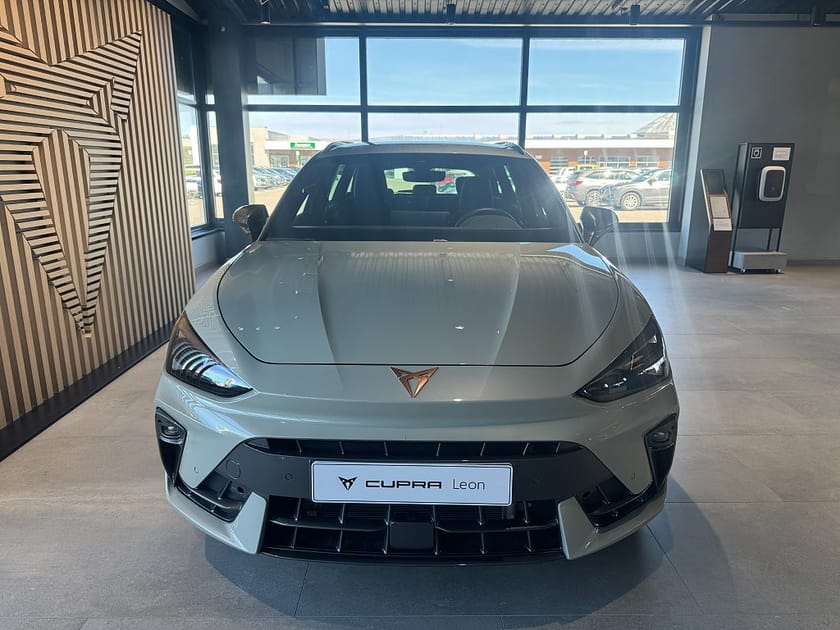 Bild 2 av CUPRA Leon Sportstourer e-Hybrid SP 204hk Dragkrok, Sennheiser, Demobil