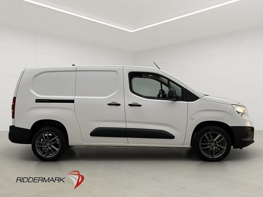 Bild 2 av Opel Combo Cargo XL 131hk Värmare Dragkrok B-Kamera CARPLAY Moms