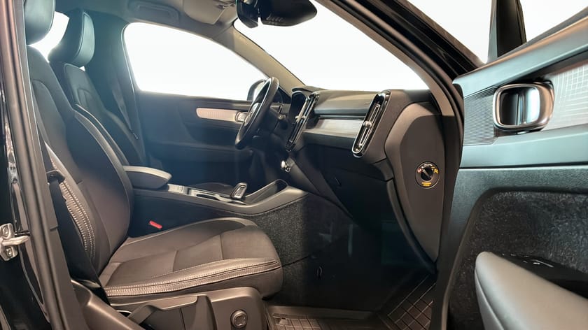Bild 3 av Volvo XC40 T3 Geartronic, 163hk, Momentum, 1 ÅRS GARANTI
