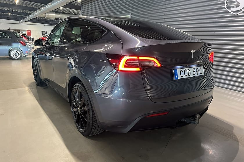 Bild 4 av Tesla Model Y Long Range AWD MOMS Panorama 360 Navi Autopilot Drag