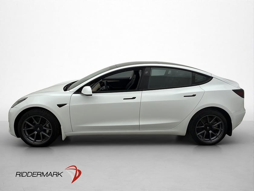 Bild 5 av Tesla Model 3 Standard Range Plus Sv-Såld Drag AP Pano 360°