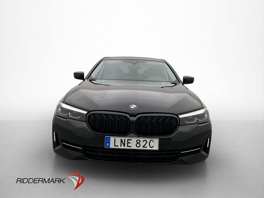 Bild 2 av BMW 530e xDrive Sedan 530 Cockpit B-Kamera Skinn Navi Carplay