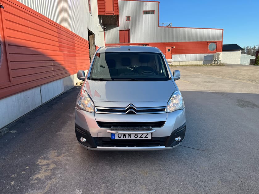 Bild 2 av Citroën Berlingo Van L2 1,6 Blue HDI Långa modellen.