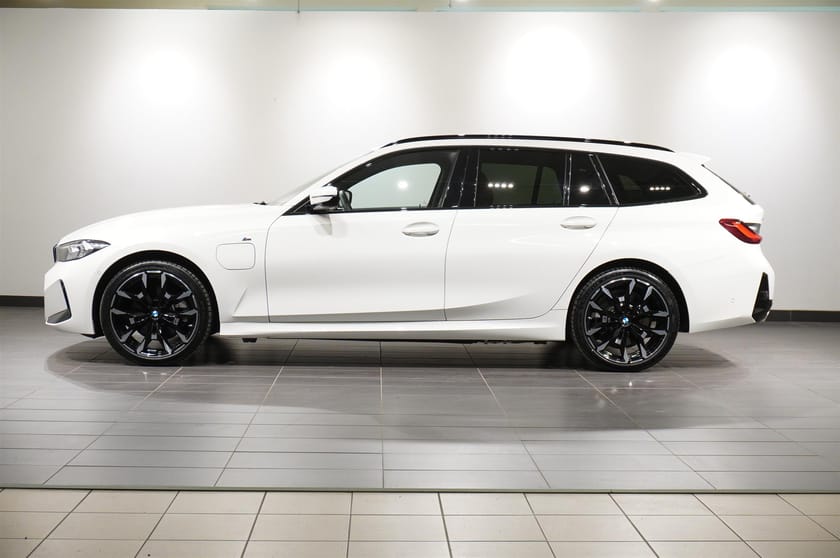 Bild 2 av BMW 330e xDrive Touring M Sport Active Edt. Drag HiFi Fartpilot PA 19