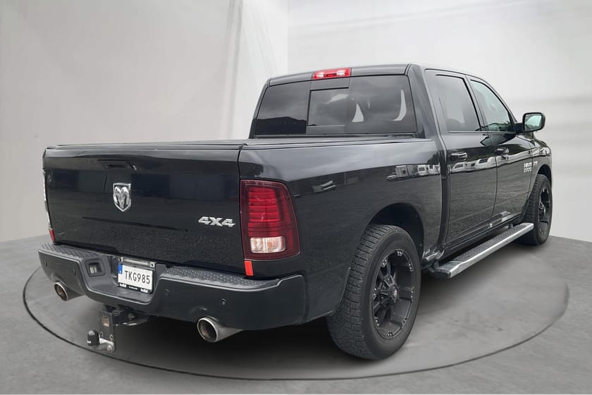Bild 3 av RAM 1500 Crew Cab 5.7 4WD (401hk) Helläder Taklucka Drag