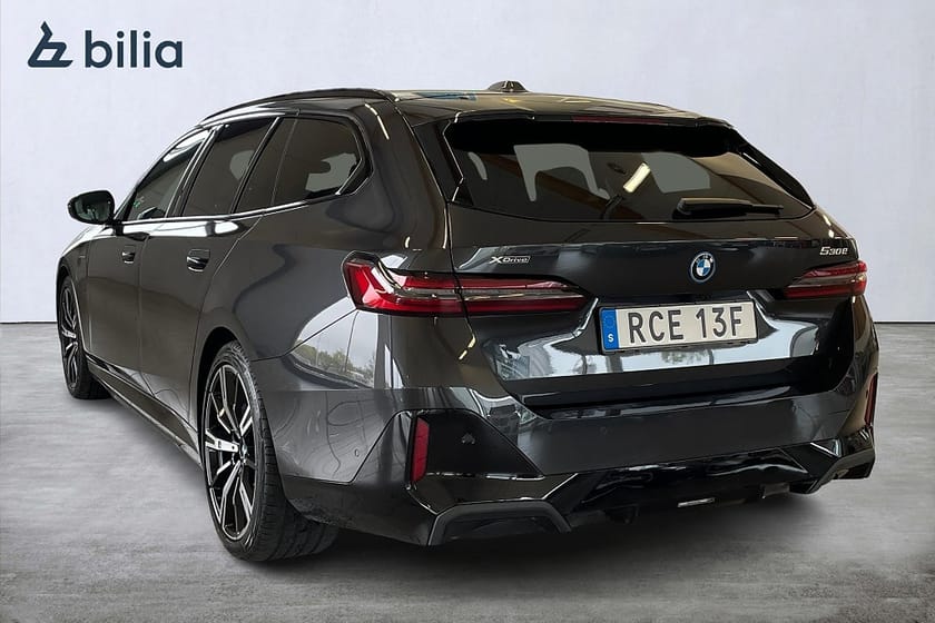 Bild 2 av BMW 530e xDrive Touring M Sport PRO B&W  Pano Innovation Drag