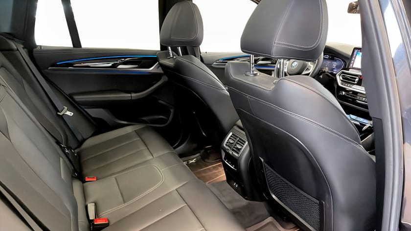 Bild 5 av BMW iX3 - Drag Rattvärme Parkeringsassistent Förarassistent