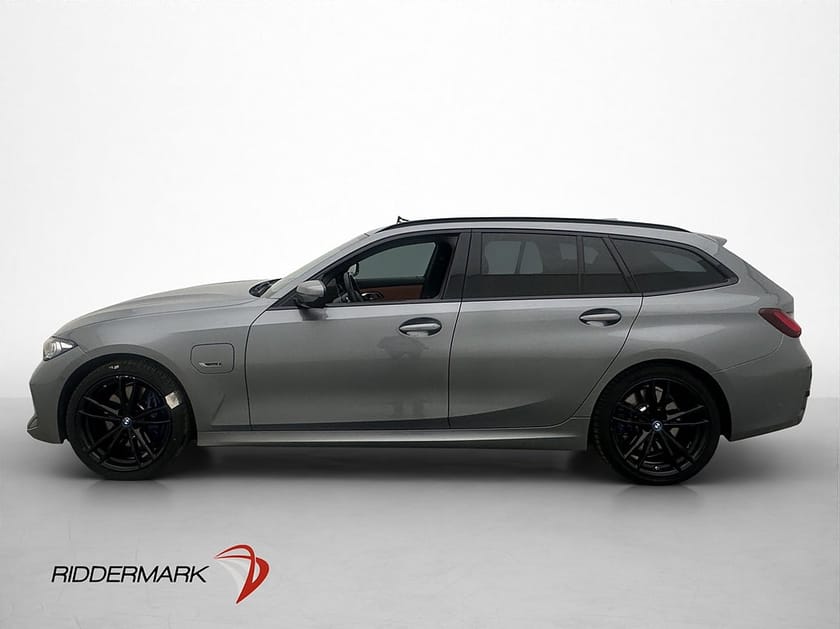 Bild 2 av BMW 330e xDrive Touring M-Sport Innovation Pano Wide H/K HUD CarPlay