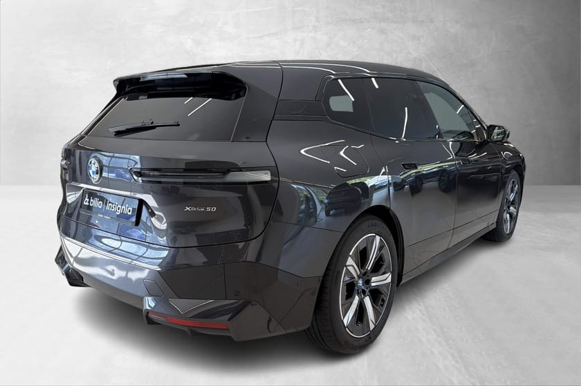 Bilde 3 av BMW iX xDrive50 xDrive50/Hengerfeste/Glasstak/HUD/H&K/Sportspakke
