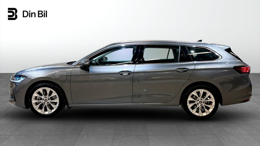 Bild 2 av Škoda Superb iV Kombi Selection DSG | Drag/P-värmare/Navigation