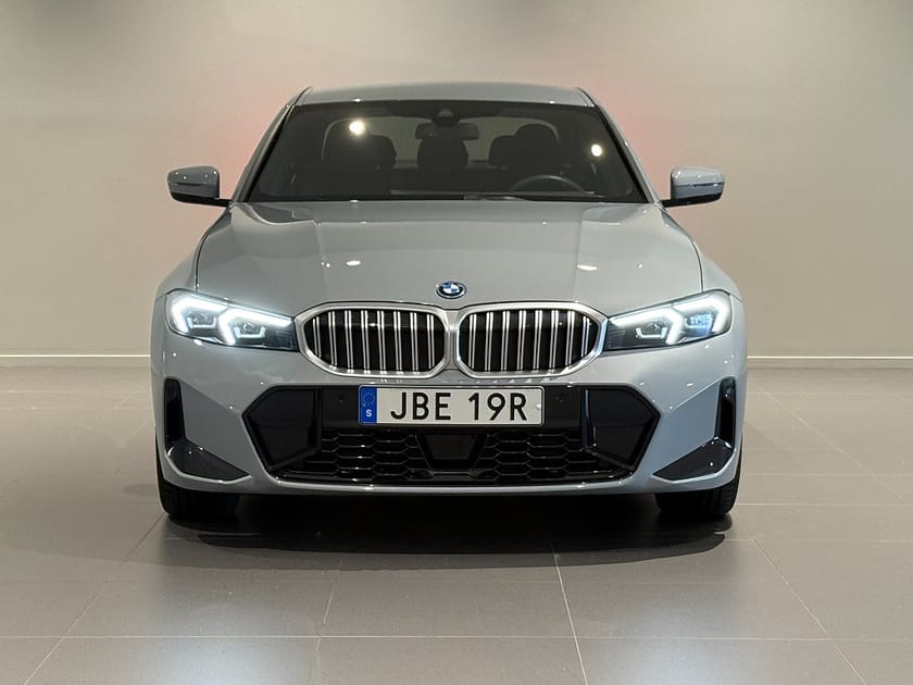 Bild 2 av BMW 330e xDrive Sedan M Sport Drag Adaptiv Farth. Rattv 18" Tonat