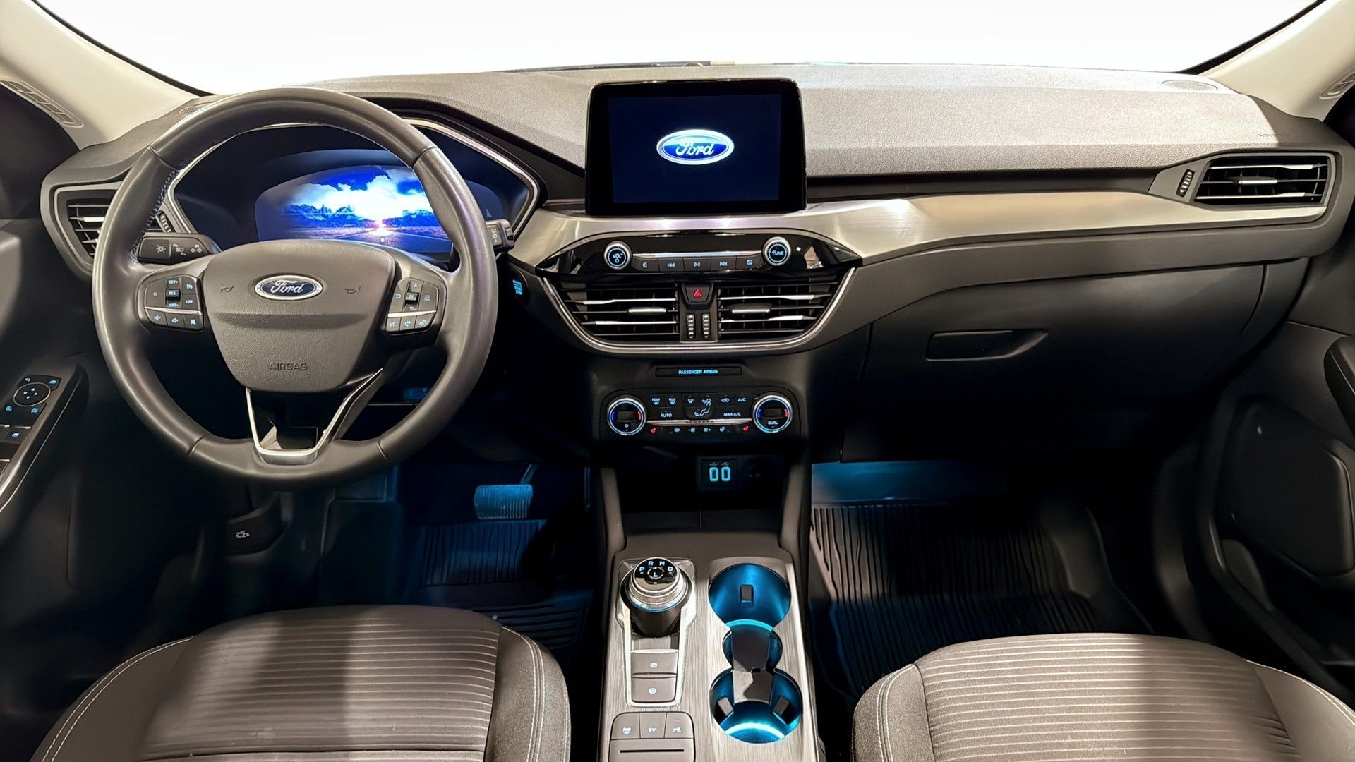 Ford Kuga Plug-In Hybrid 2022, photo 4/22