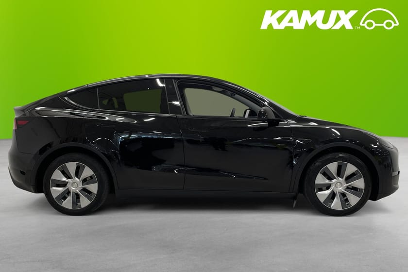 Bild 2 av Tesla Model Y Long Range AWD Pano 360 Moms 514hk