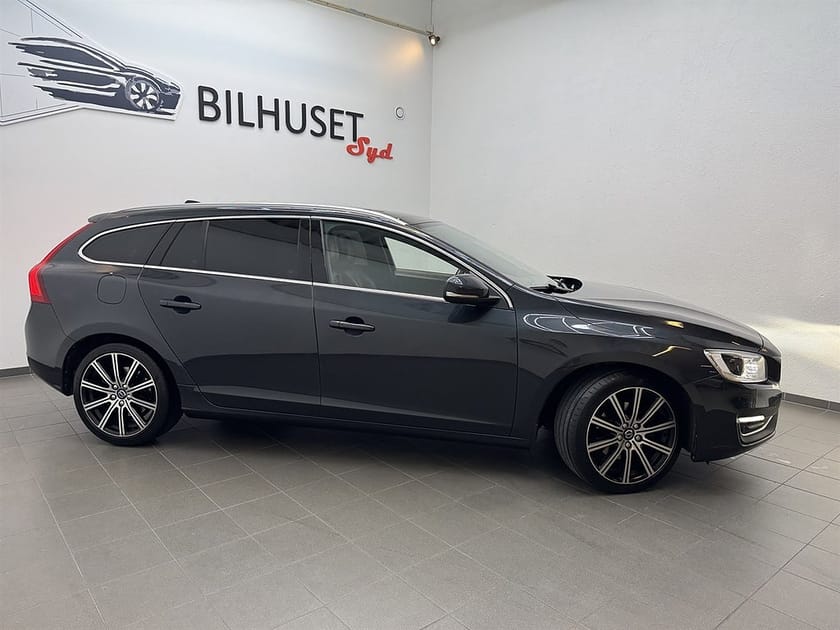 Bild 2 av Volvo V60 D4 190hk Summum Värmare/Navi/Bkamera/Krok/Läder