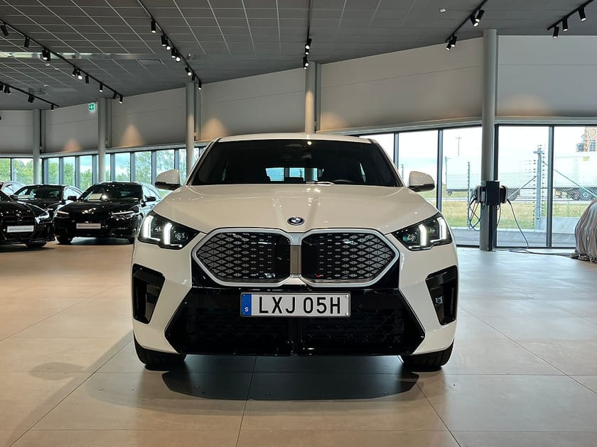 Bild 2 av BMW iX2 xDrive30 M Sport D/A Plus Rattvärme Drag