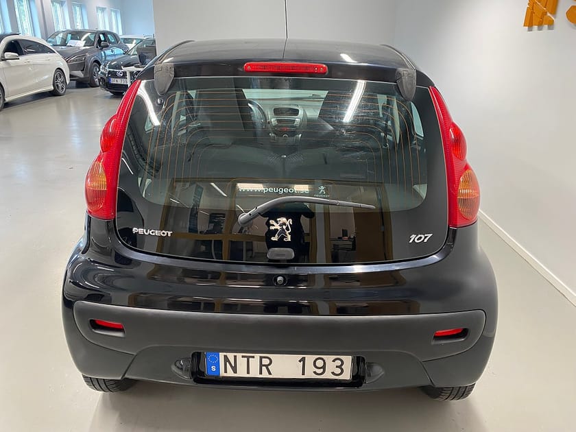 Bild 5 av Peugeot 107 5-dörrar 1.0 Lågmil Nybes Nyserv En brukare