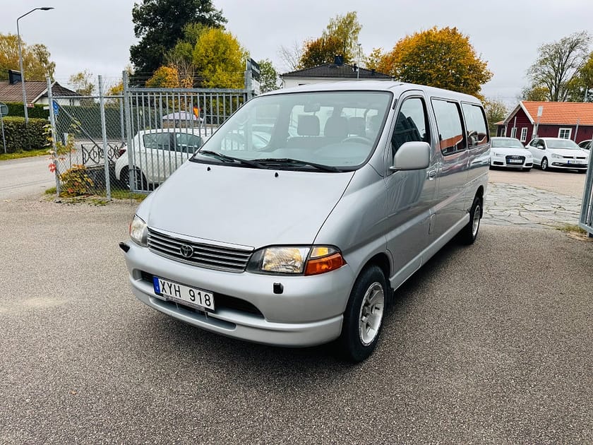 Bild 2 av Toyota HiAce Minibuss