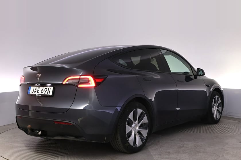 Bild 5 av Tesla Model Y Standard Range RWD Autopilot Panorama Drag