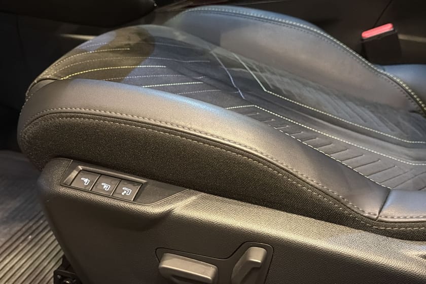 Bild 5 av Peugeot 2008 GT | MASSAGE | BLACK-DIAMONDTAK