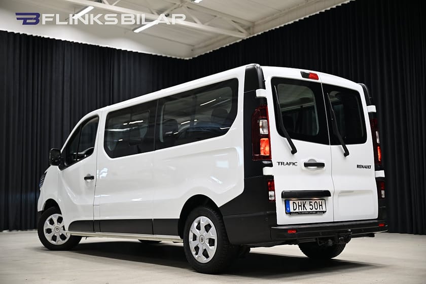 Bild 4 av Renault Trafic Passenger L2 150HK L2|9-Sits|Drag|Värmare|Backkamera|Moms