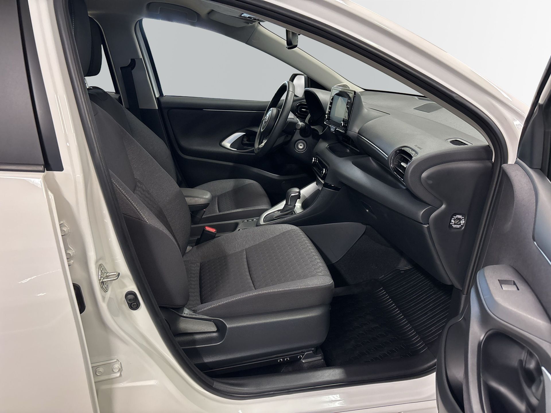 Toyota Yaris 1,5 HSD ACTIVE KOMFORT 2023, bild 6/10