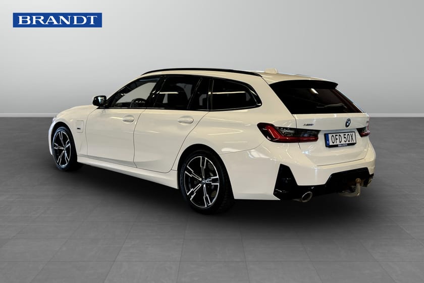 Bild 2 av BMW 330e xDrive Touring M-Sport 292hk Business connected edition