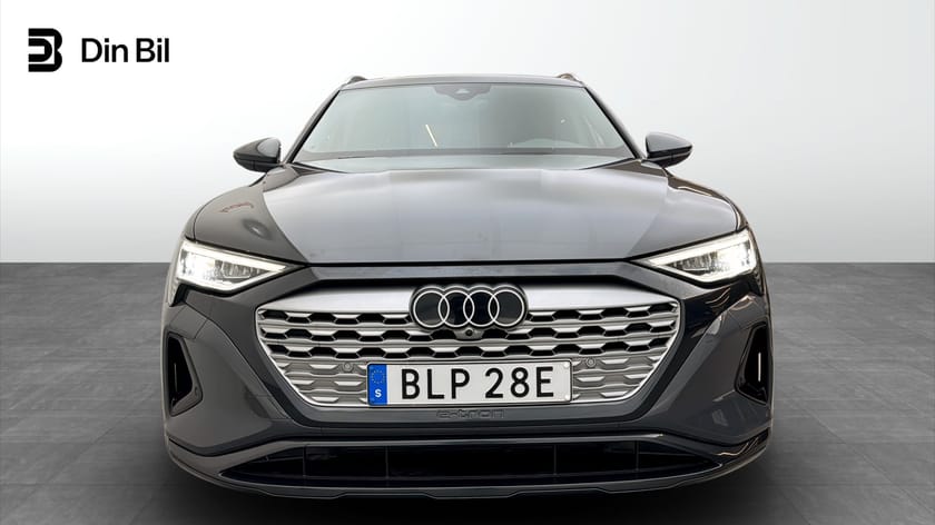 Bild 4 av Audi Q8 50 e-tron quattro quattro/Backkamera/Drag/20"/Elstolar