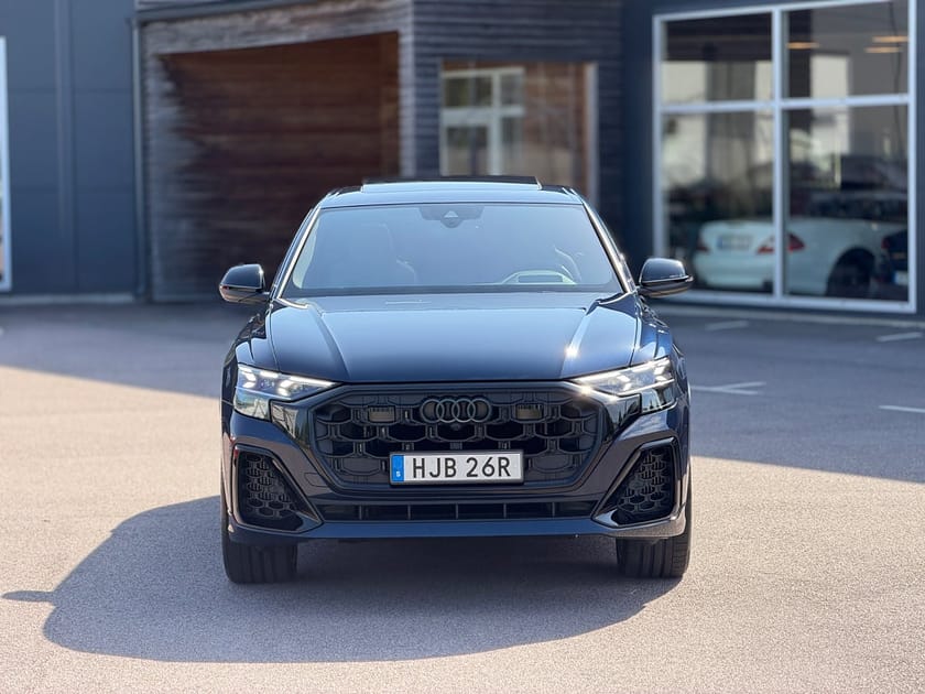 Bild 3 av Audi Q8 60 TFSI e quattro S Line Pano B&O Drag HUD Skinn *Moms*