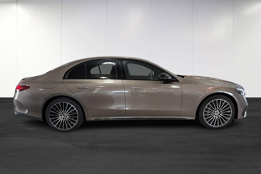 Bild 3 av Mercedes-Benz E 300 e Sedan AMG Line / Burmester