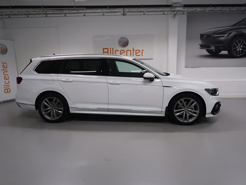 Bild 4 av Volkswagen Passat Sportscombi 2.0 TDI 4M GT R-Line V-Däck ingår Cockpit-Drag-Värmare-