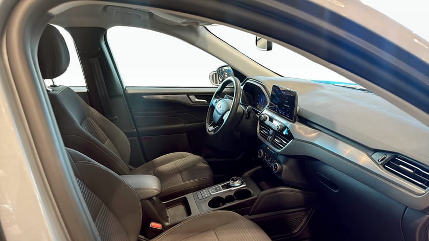 Bild 3 av Ford Kuga Plug-In Hybrid Titanium 225hk Carplay Rattvärme Appstart