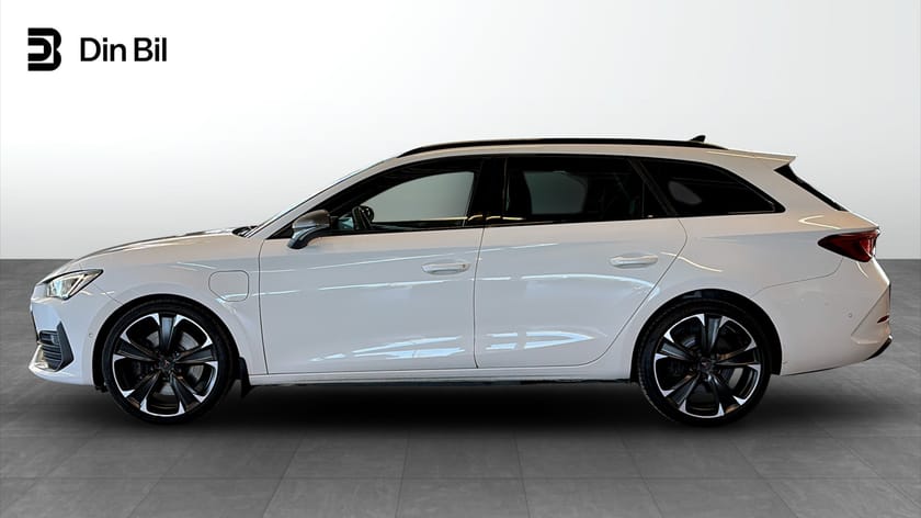 Bild 2 av CUPRA Leon Sportstourer e-Hybrid 1.4 TSI 150hk Backkamera