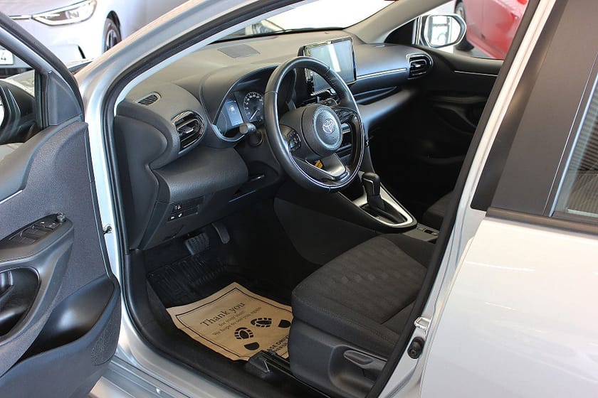 Bild 2 av Toyota Yaris Hybrid 115 CVT5D ACTIVE KOMFORTPAKET Kamera  V-Hjul Alu