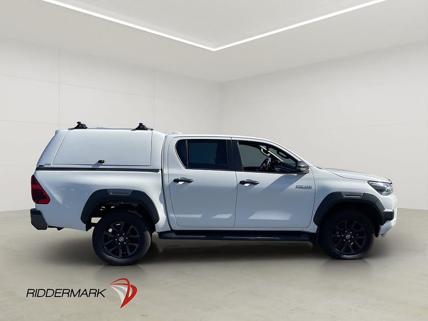 Bild 2 av Toyota Hilux Dubbelhytt Invincible 2.8 4WD M-Värmare Drag JBL Kåpa Moms