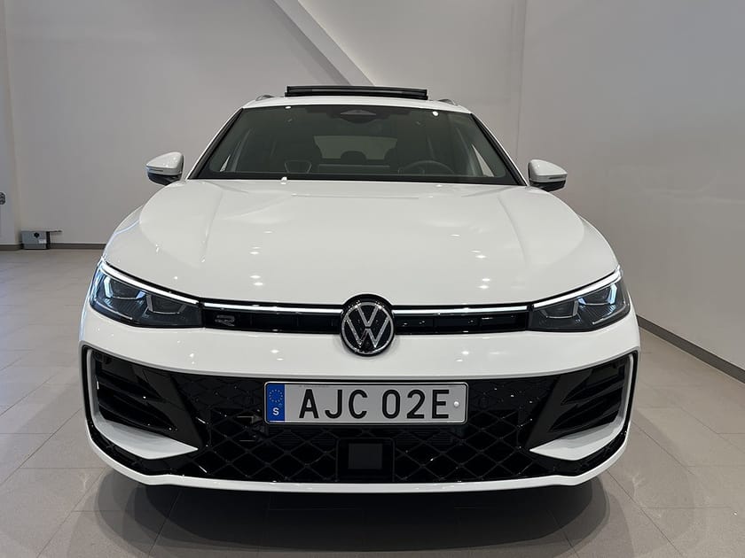 Bild 2 av Volkswagen Passat Variant eHybrid 272 DSG6 R-LINE | LAGERBIL