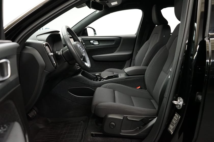 Bild 4 av Volvo XC40 Recharge Core Edition, Baklucka elmanövrerad, Dragkrok