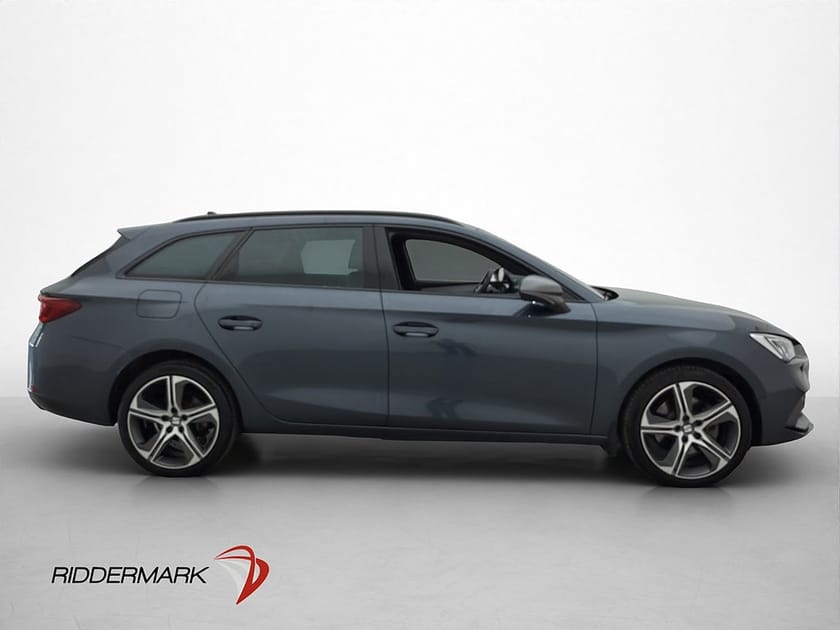 Bild 4 av SEAT León Sportstourer e-Hybrid FR Cockpit Kamera Dragkrok