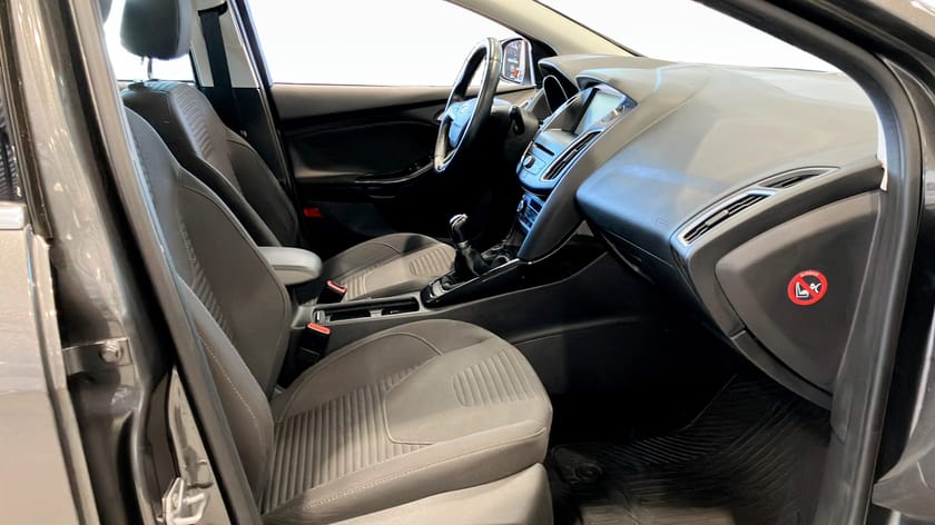 Bild 3 av Ford Focus Titanium 1.0 EcoBoost Manuell, 100hk | Backkamera |