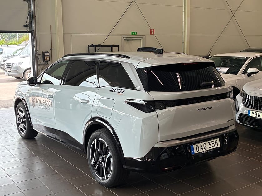 Bild 3 av Peugeot E-5008 Long Range GT 97kWh Drag/Kamera/Värmare DEMOBIL